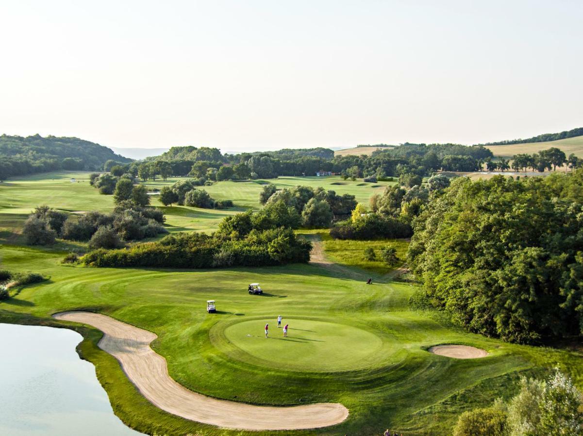Pannonia Golf & Country Club Bed and Breakfast Alcsutdoboz Eksteriør billede