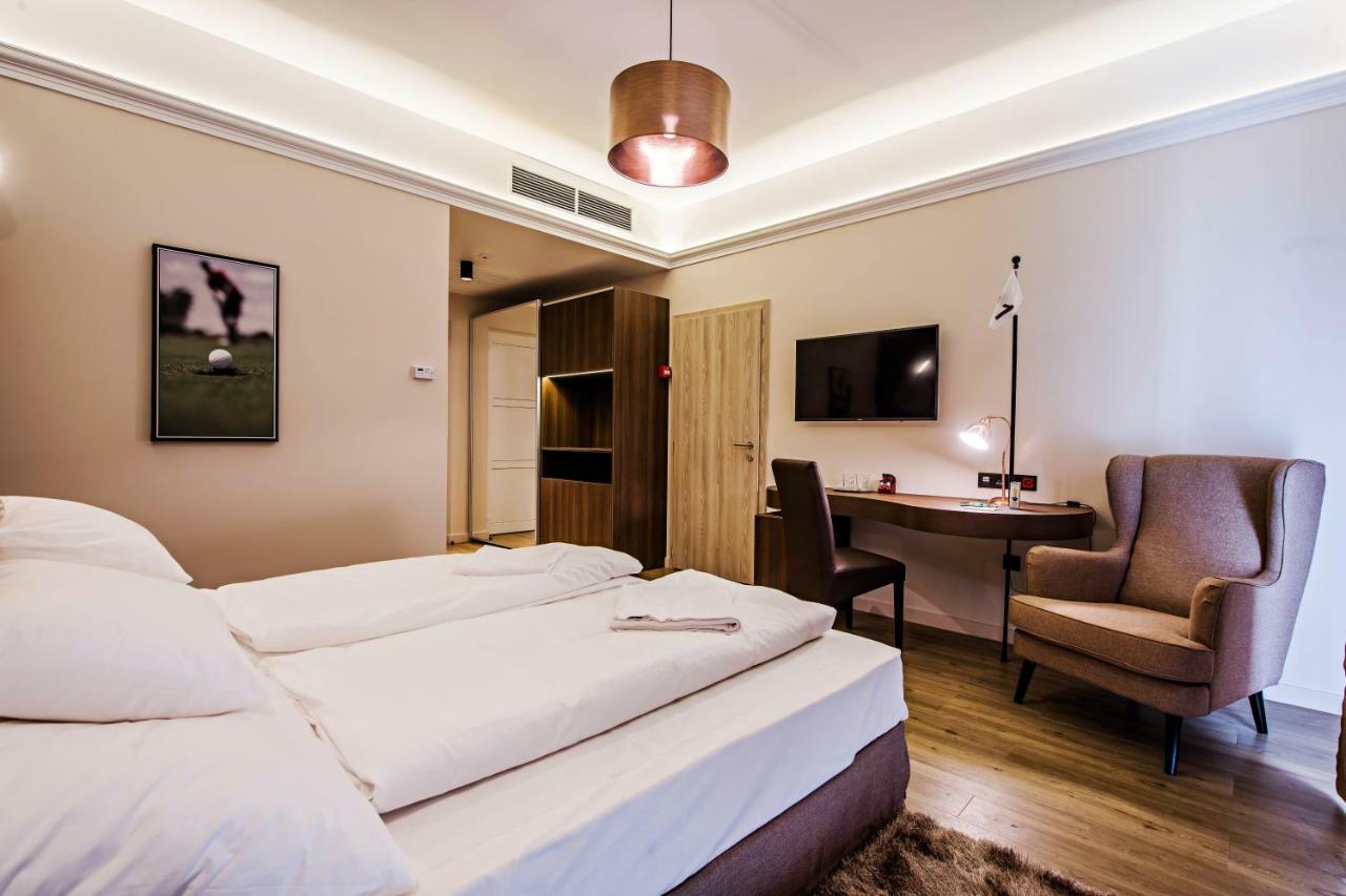 Pannonia Golf & Country Club Bed and Breakfast Alcsutdoboz Eksteriør billede
